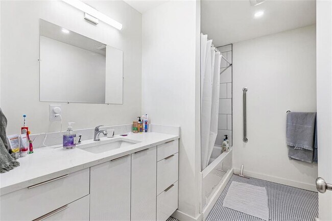 Building Photo - 71 Richmond St