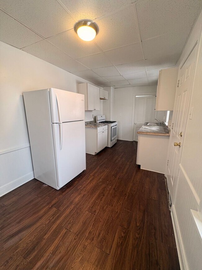 Building Photo - 3 Bedroom Apartment in the West End of York City