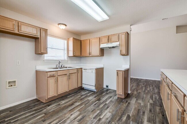 Building Photo - Beautiful 4BD Home with Pond Views & Covered Patio