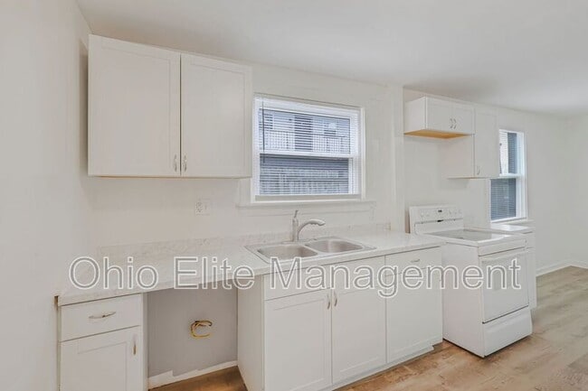 Building Photo - 1999 W Broad St