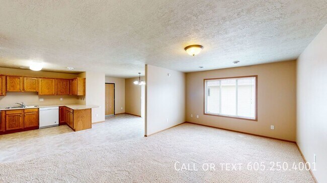 Building Photo - Spacious 2 Bed Apartment in Brandon