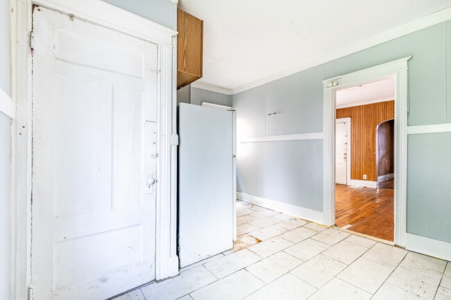 Building Photo - 734 Dewey Ave
