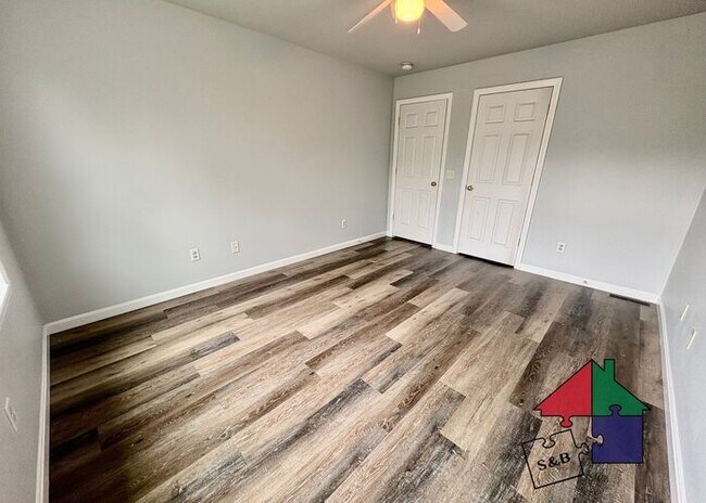 Building Photo - Gorgeous Pet Friendly Milton 3 Bedroom - Attached Garage and Patio!