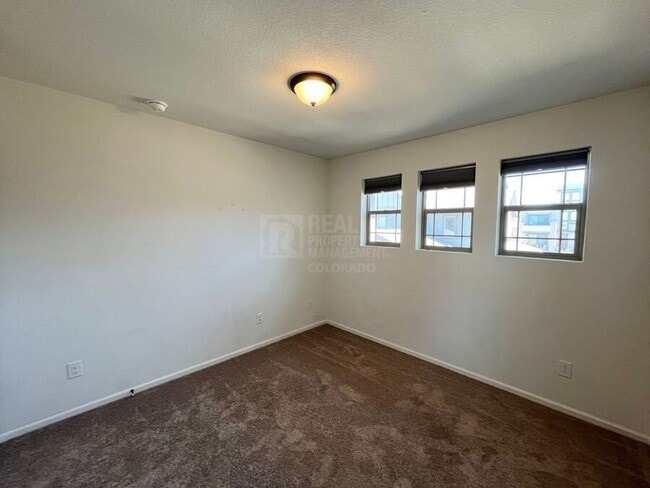 Building Photo - 5873 N Geneva St