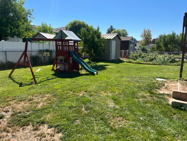 Building Photo - Beautifully updated home with fenced backyard