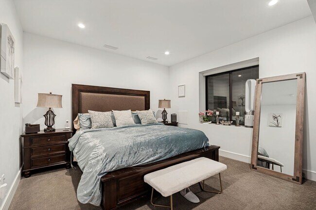 Building Photo - Fully Furnished Luxury Home In The Avenues