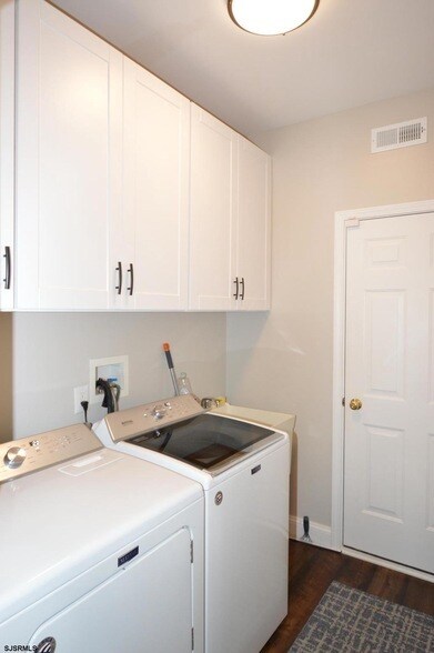 Building Photo - 498 Country Club Dr