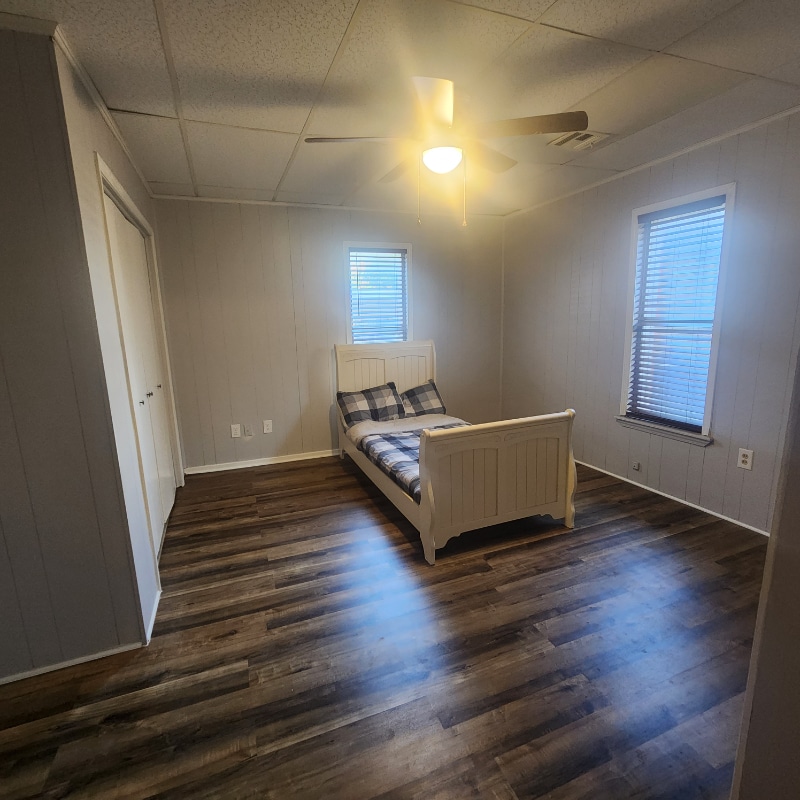 Building Photo - 415 S 5th St