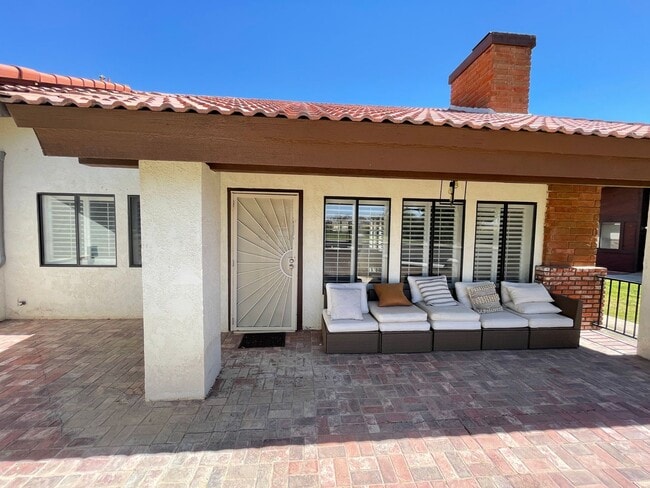 Building Photo - COMING SOON, Fully Furnished Desert Gem!