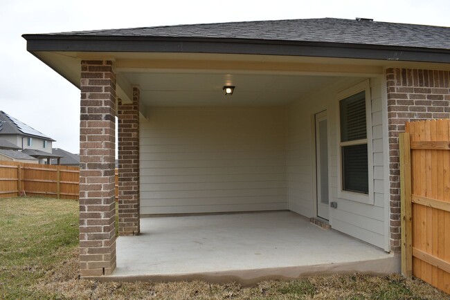 Building Photo - Beautiful Home in the Cedarbrook Ridge sub...