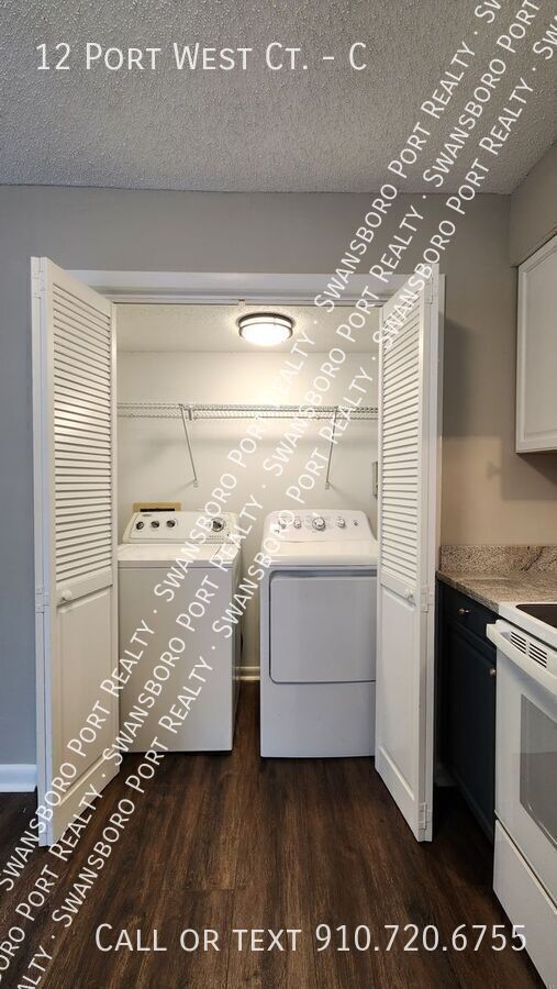 Building Photo - 12 D Port W Ct