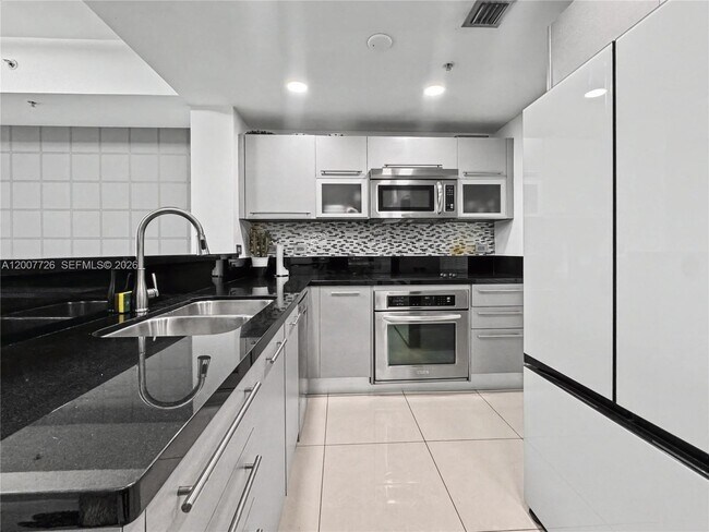 Building Photo - 253 NE 2nd St