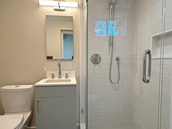 Building Photo - 6 Brownson Terrace