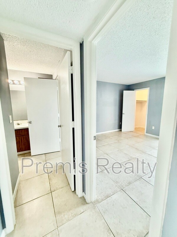 Building Photo - 455 Alt 19