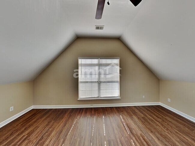Building Photo - 5013 Bunker Ln