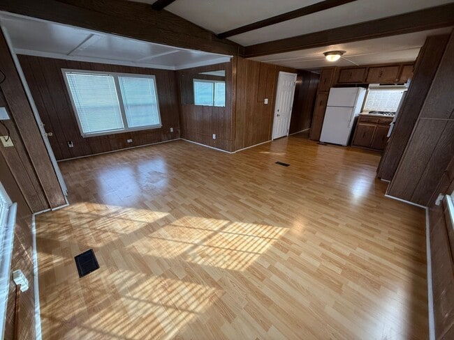 Building Photo - 2 Bedroom 1.5 Semi-Rural Mobile Home with Workshop on Large Lot