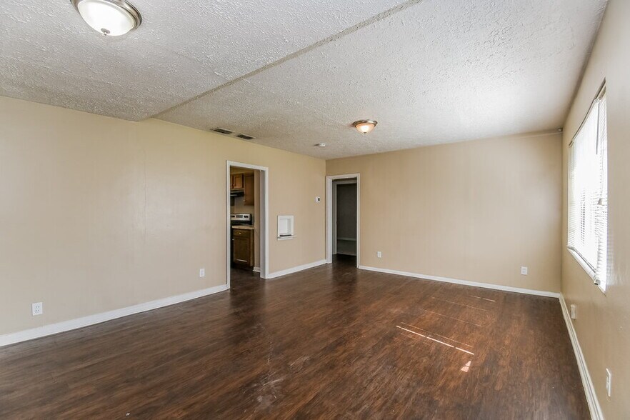 Building Photo - 3041 Detroit Cir N