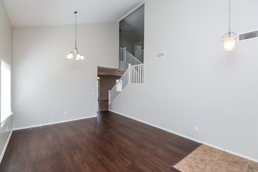 Building Photo - 960 N 168th Dr