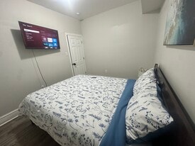 Building Photo - 427 S 55th St