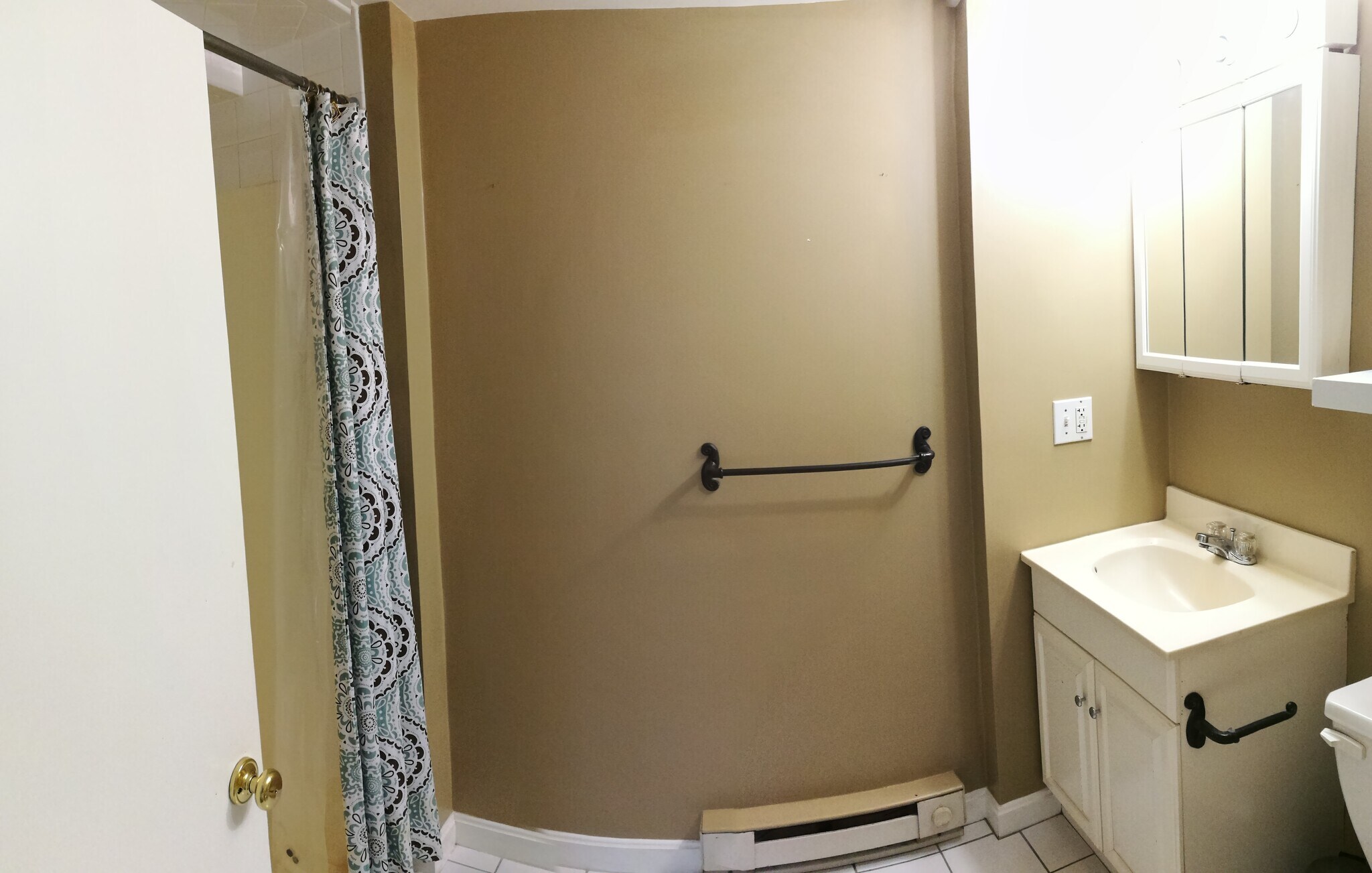 Upper bathroom - 1 Brigham St