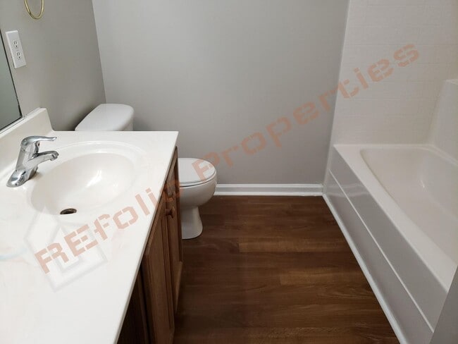 Building Photo - Lovely 4 Bedroom, 2.5 Bath Single-Family H...