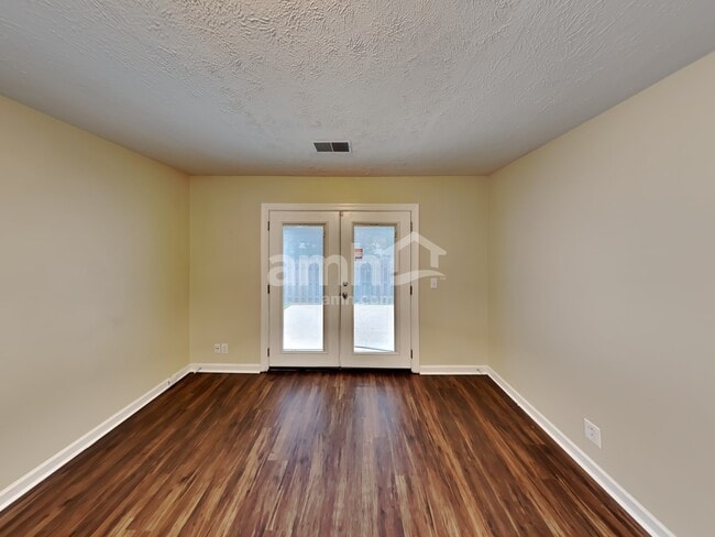 Building Photo - 1212 Wembley Dr