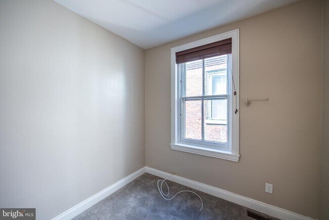 Building Photo - 206 S 43rd St