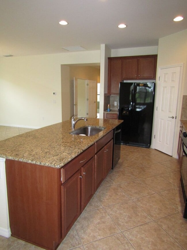 Building Photo - Pet Friendly Island Walk Annual Rental
