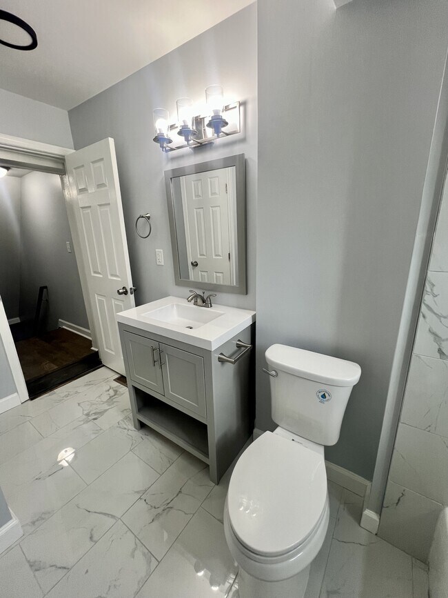 Building Photo - 1212 W Lombard St