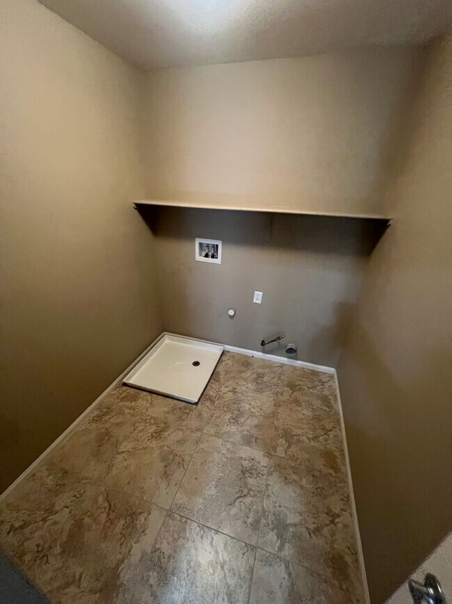 Building Photo - Located in the Southwest 3 Bed | 2.5 Bath | Loft | 2-Car Garage spacious backyard