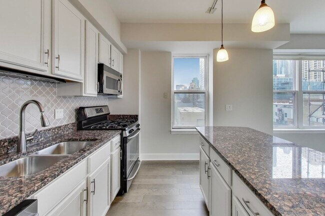 Building Photo - 5 E 14th Pl