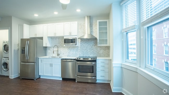 1BR,1BA,-525SF Weston - The Loraine