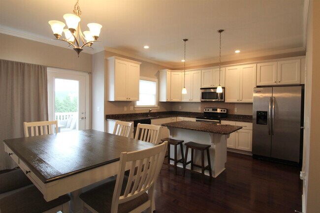 Building Photo - 2221 Lapis Ln