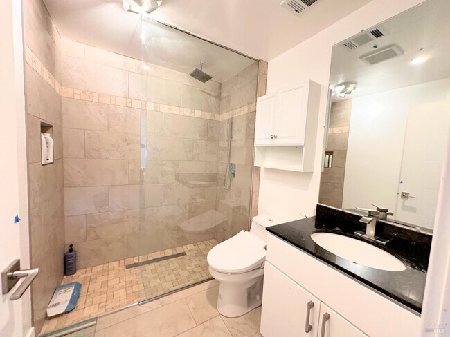 Building Photo - 5148 Paradise Dr