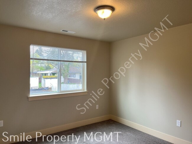 Building Photo - single house