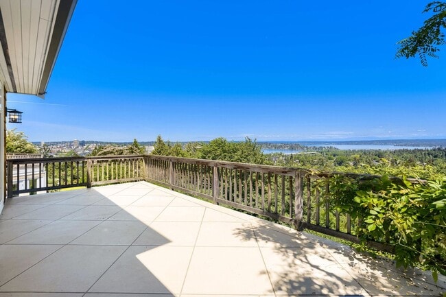 Building Photo - Capitol Hill View Home