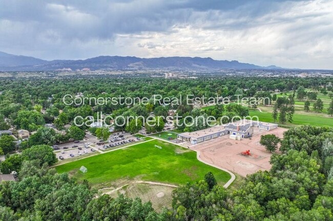 Building Photo - 1410 Custer Ave