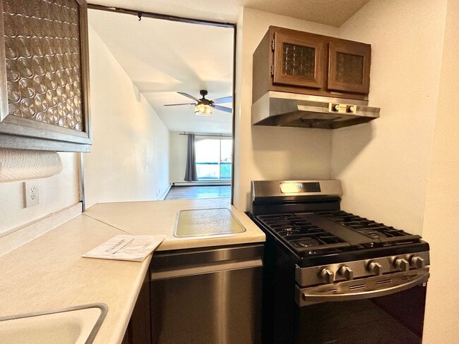 Building Photo - Rare rental opportunity conveniently locat...