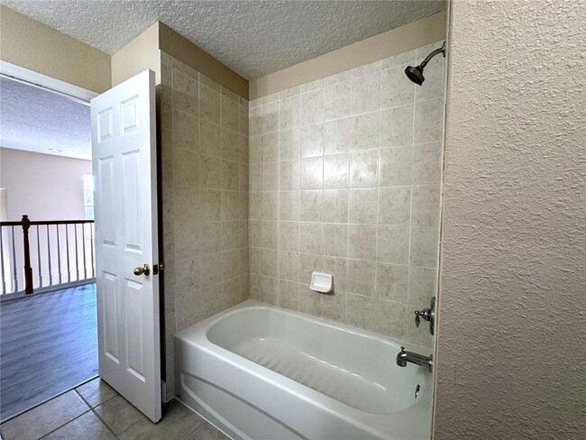 Building Photo - 5040 Walnut Ridge Dr