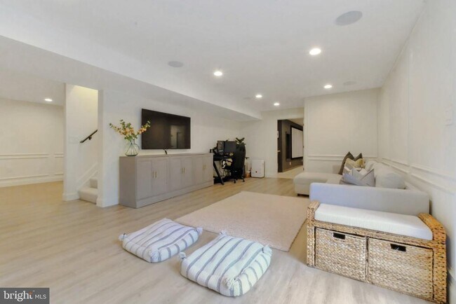 Building Photo - 207 Alpine Dr SE