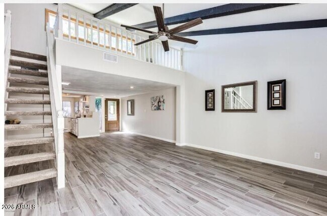 Building Photo - 2 E Loma Ln