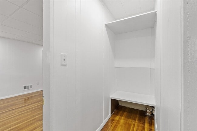 Building Photo - 17 Parker St