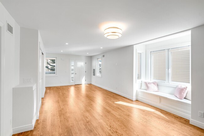 Building Photo - 11 Walnut St