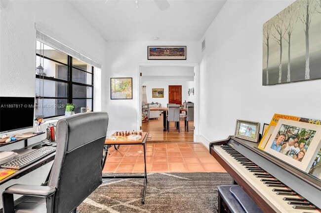 Building Photo - 836 W 40th St