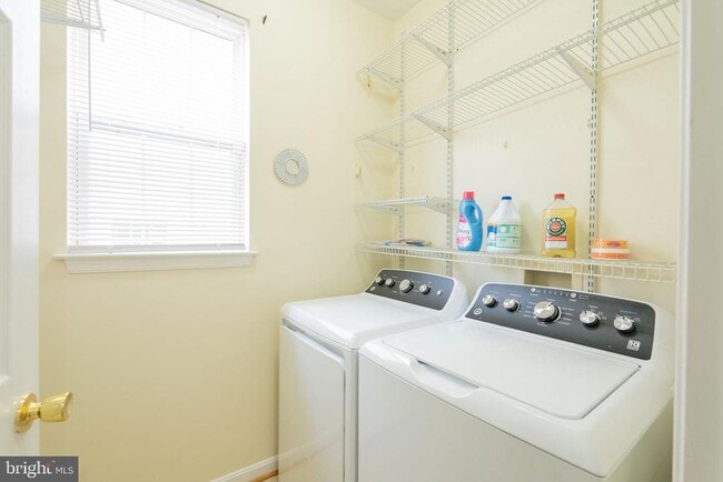 Building Photo - 15433 Leeds Hill Way