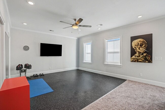 Building Photo - 3 BED | 3.5 BATHS | TWO CAR GARAGE | HERB RIVER | FURNISHED TOWNHOME