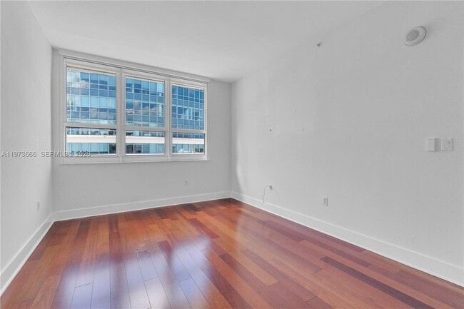 Building Photo - 1155 Brickell Bay Dr