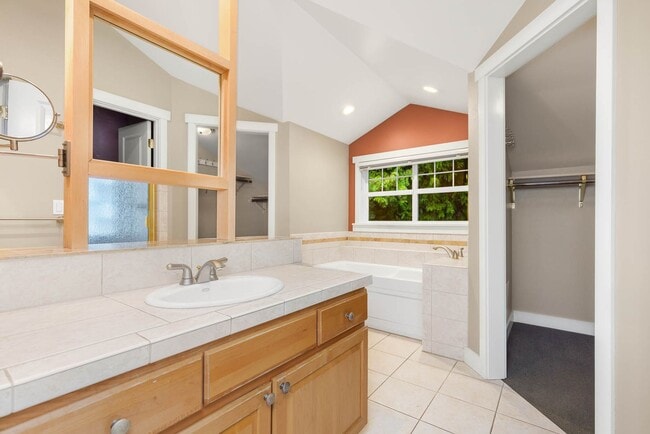 Building Photo - 1305 5th St