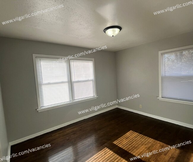 Building Photo - 3 Large Bedrooms (Oversized Master) • 1 Bathroom • Single-Family Home