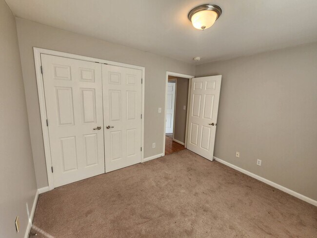 Building Photo - 3802 Falcon Crest Dr